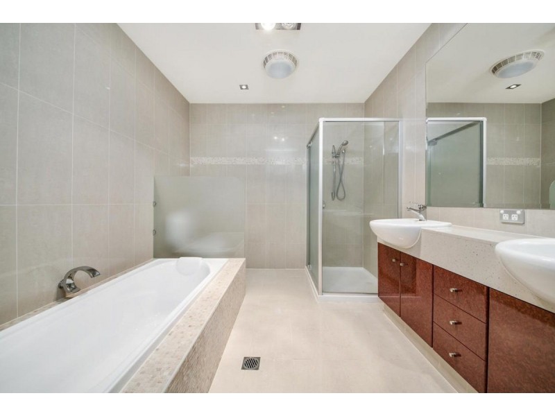 10/27-29 Gordon Street, Labrador QLD 4215