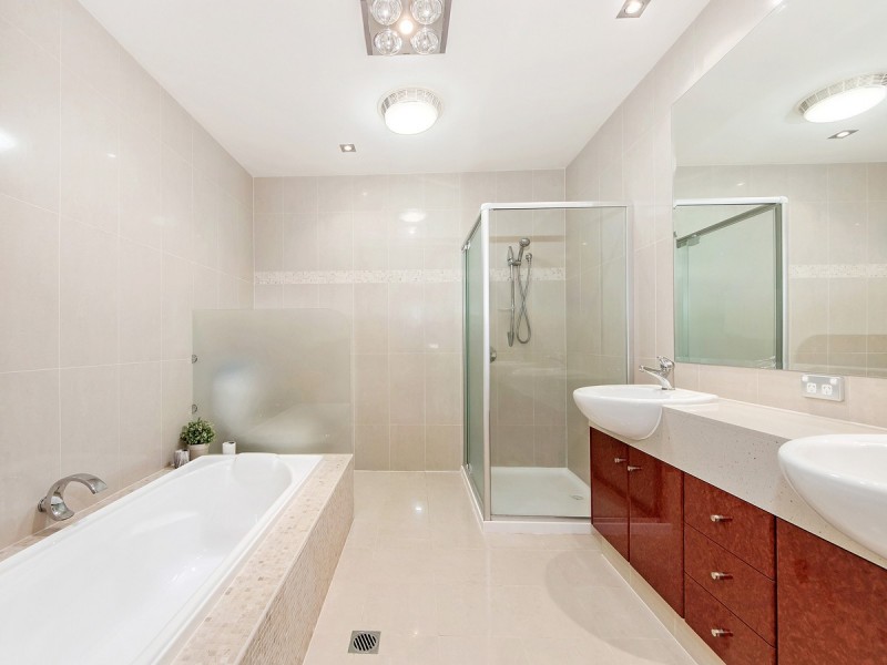 10/27-29 Gordon Street, Labrador QLD 4215