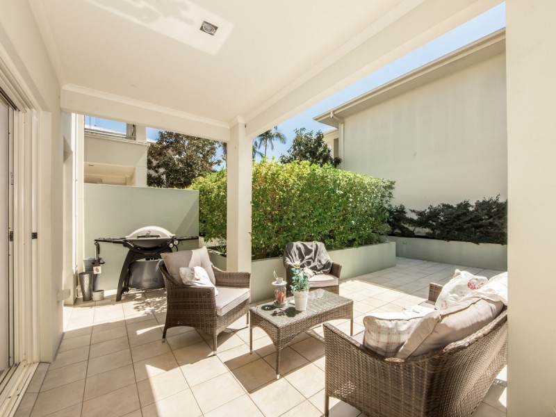 10/27-29 Gordon Street, Labrador QLD 4215