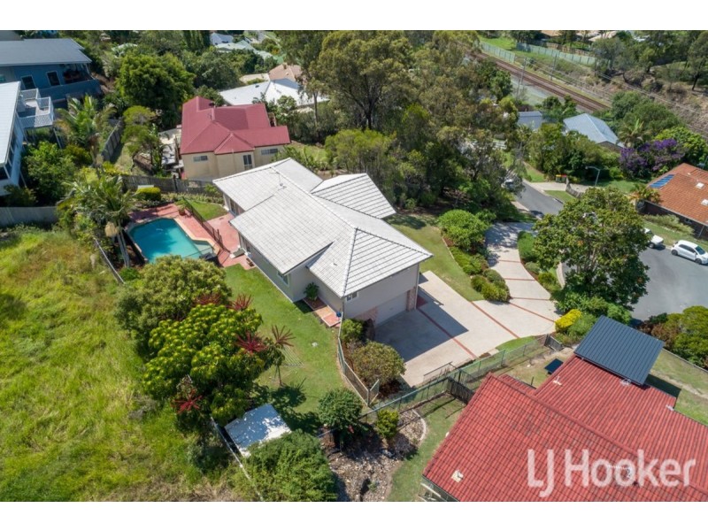 4 Paddington Drive, Carrara QLD 4211