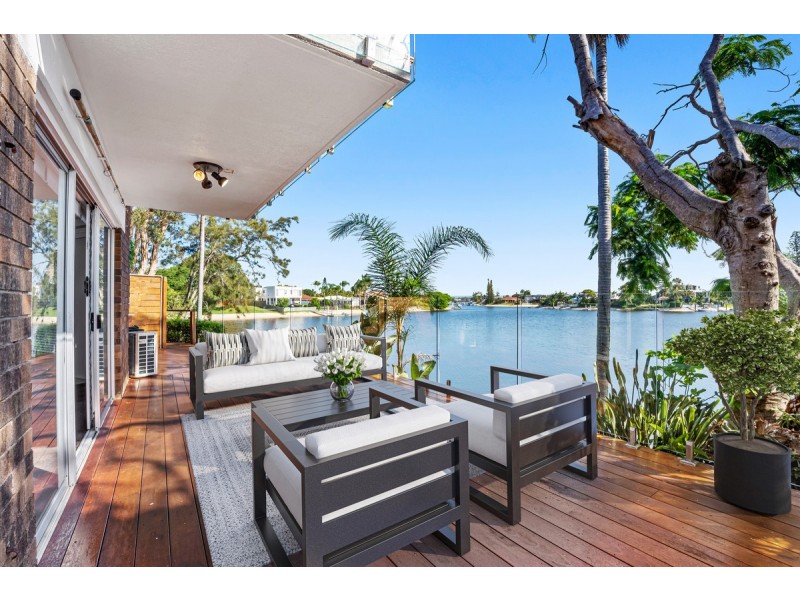 2/14 Orvieto Avenue, Mermaid Waters QLD 4218