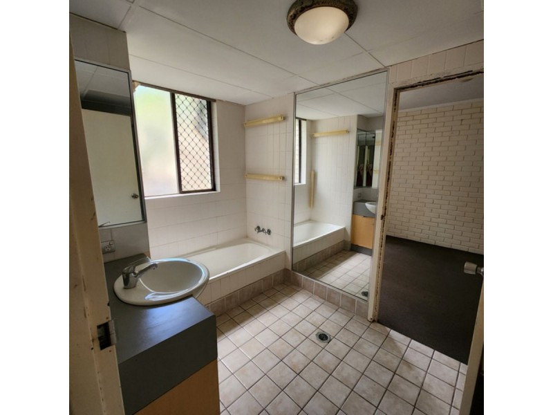 2/16 Markwell Avenue, Surfers Paradise QLD 4217
