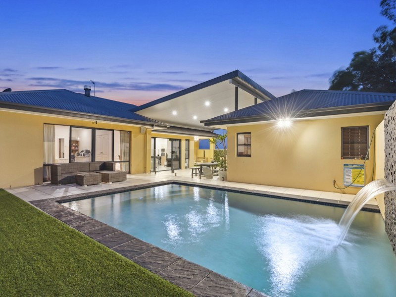 8 Chevron Rise, Highland Park QLD 4211