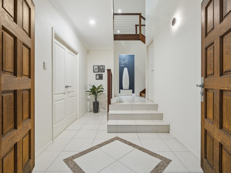 8 Chevron Rise, Highland Park QLD 4211