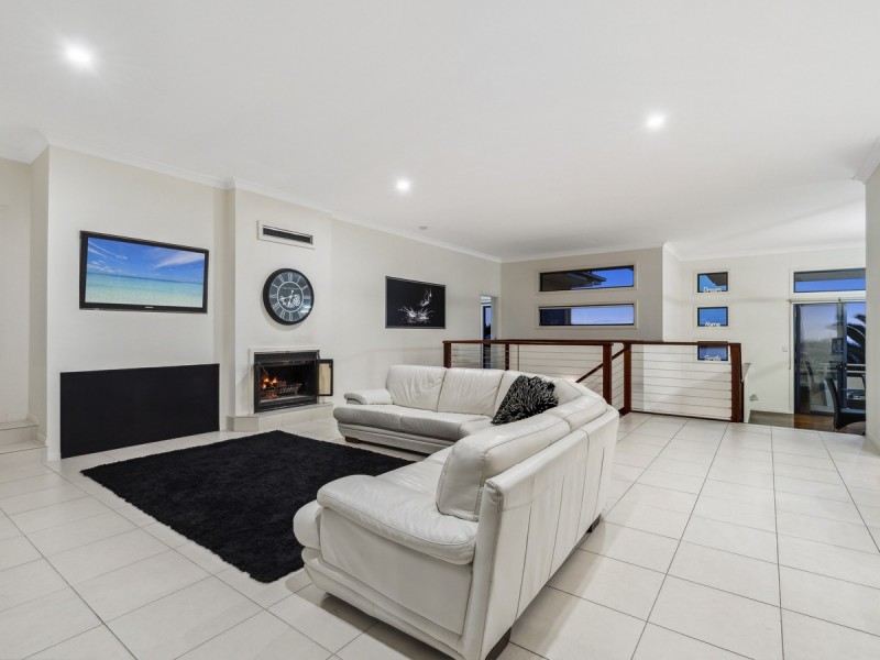8 Chevron Rise, Highland Park QLD 4211