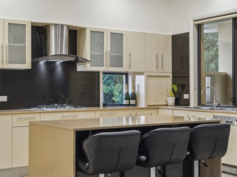 8 Chevron Rise, Highland Park QLD 4211