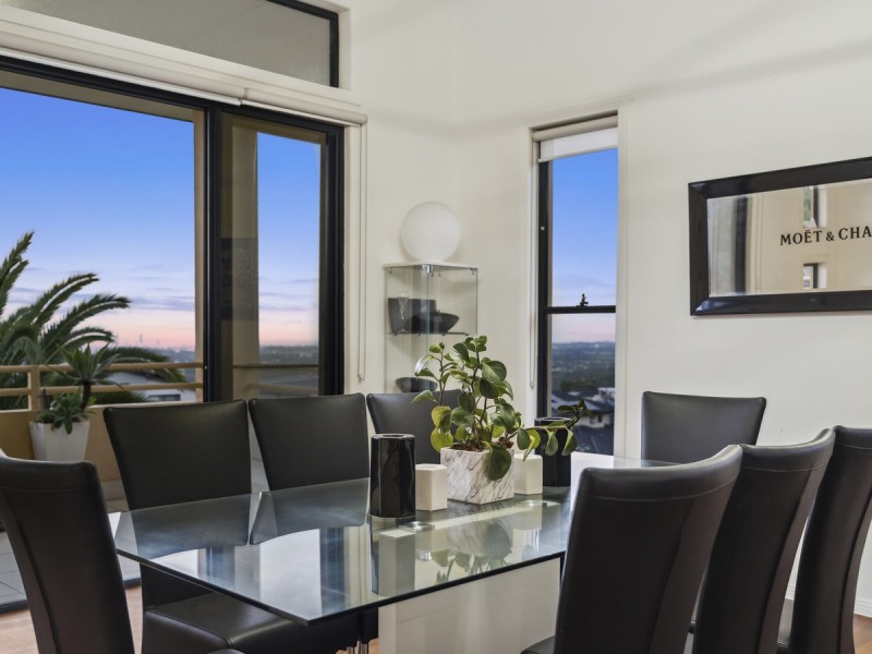 8 Chevron Rise, Highland Park QLD 4211