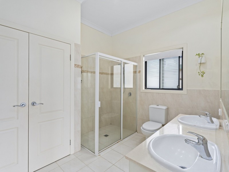 8 Chevron Rise, Highland Park QLD 4211