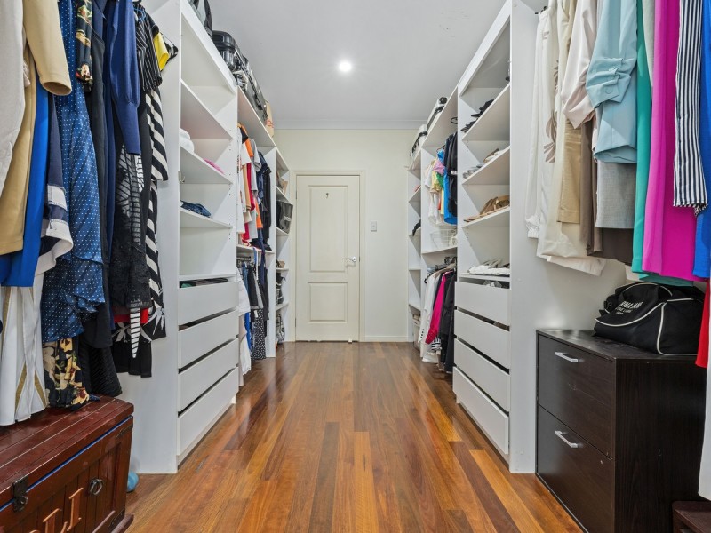 8 Chevron Rise, Highland Park QLD 4211