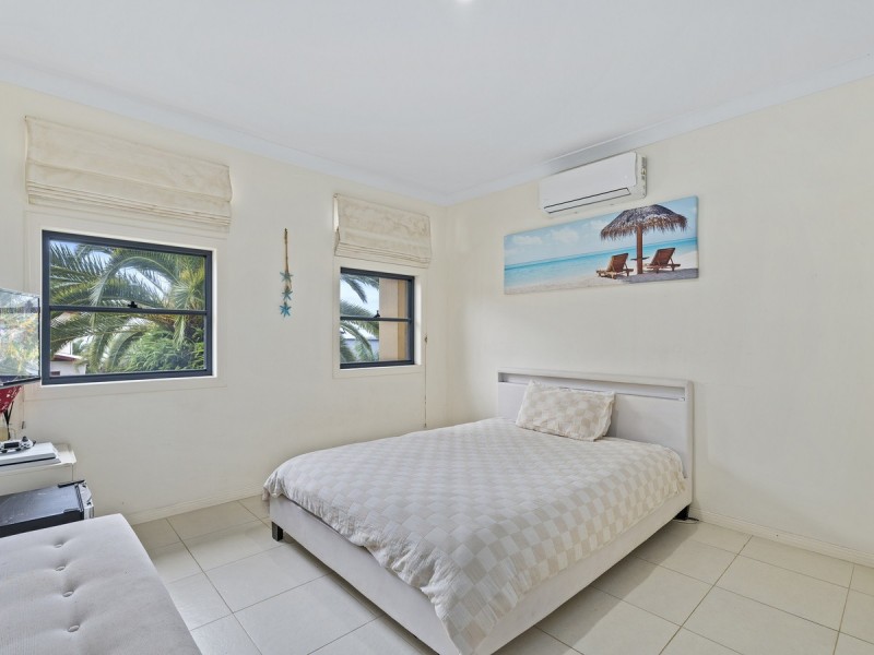 8 Chevron Rise, Highland Park QLD 4211