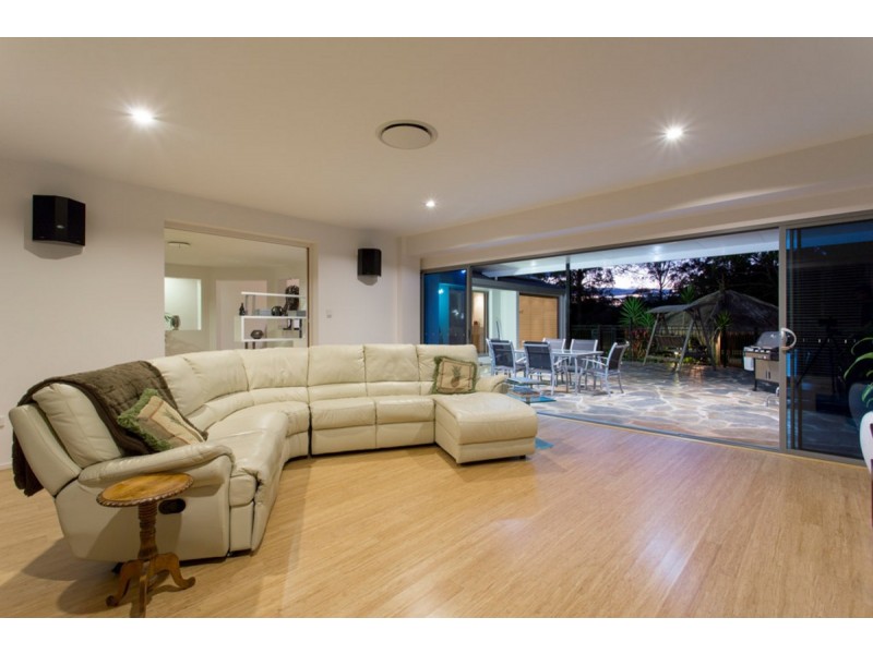55 Winderadeen Drive, Highland Park QLD 4211