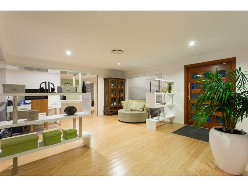 55 Winderadeen Drive, Highland Park QLD 4211