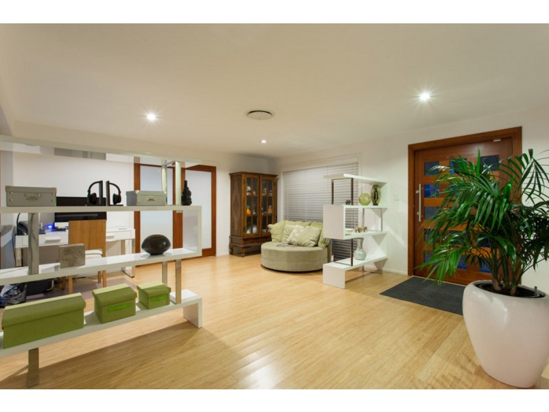 55 Winderadeen Drive, Highland Park QLD 4211