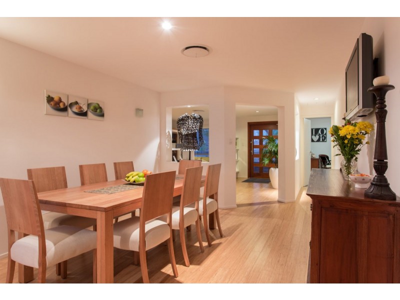 55 Winderadeen Drive, Highland Park QLD 4211
