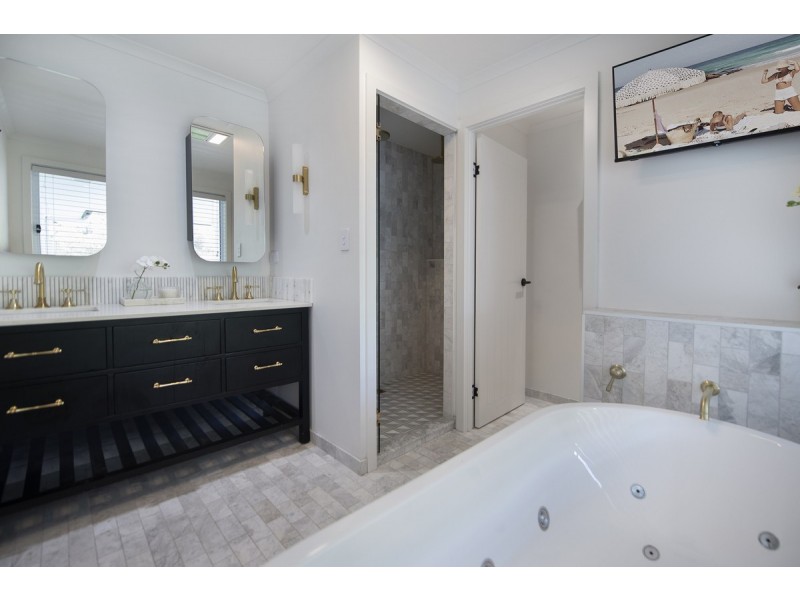 48 Clagiraba Road, Clagiraba QLD 4211