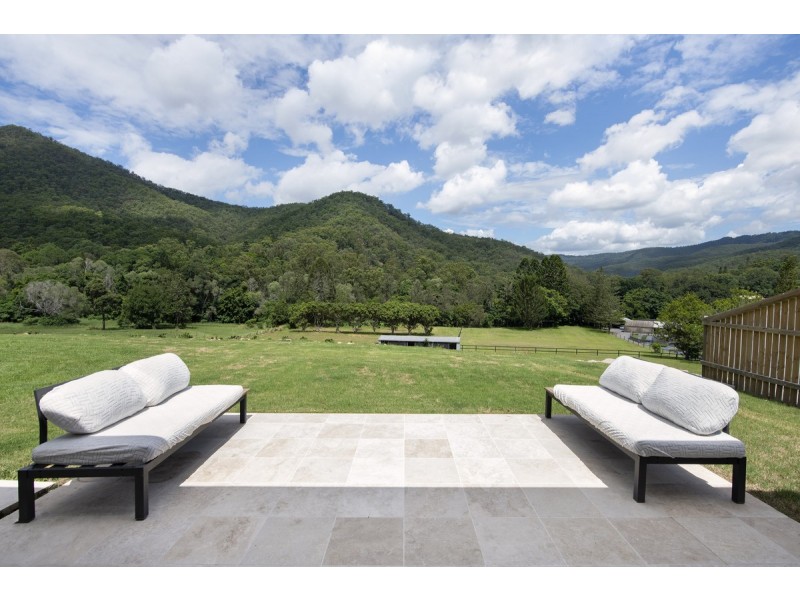 48 Clagiraba Road, Clagiraba QLD 4211