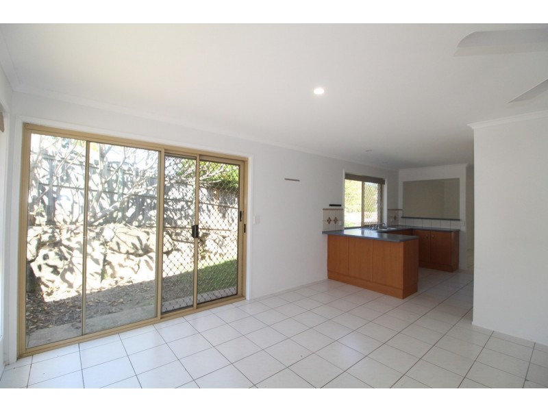 16 Leesa Court, Highland Park QLD 4211