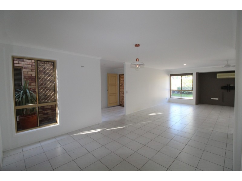 16 Leesa Court, Highland Park QLD 4211
