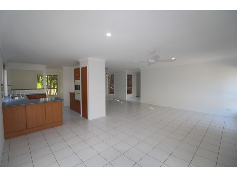 16 Leesa Court, Highland Park QLD 4211