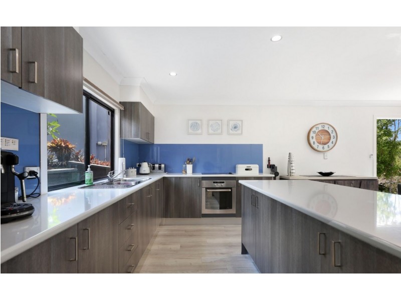 4 Entrance Road, Gaven QLD 4211