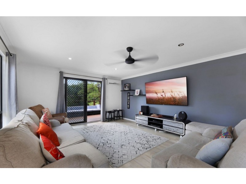 4 Entrance Road, Gaven QLD 4211