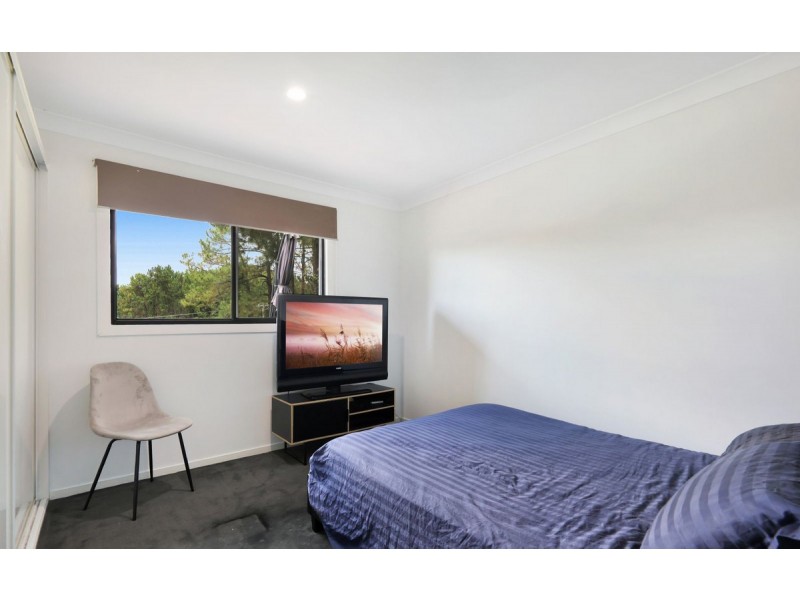 4 Entrance Road, Gaven QLD 4211