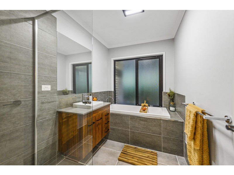 32 Valley View Vista, Wongawallan QLD 4210