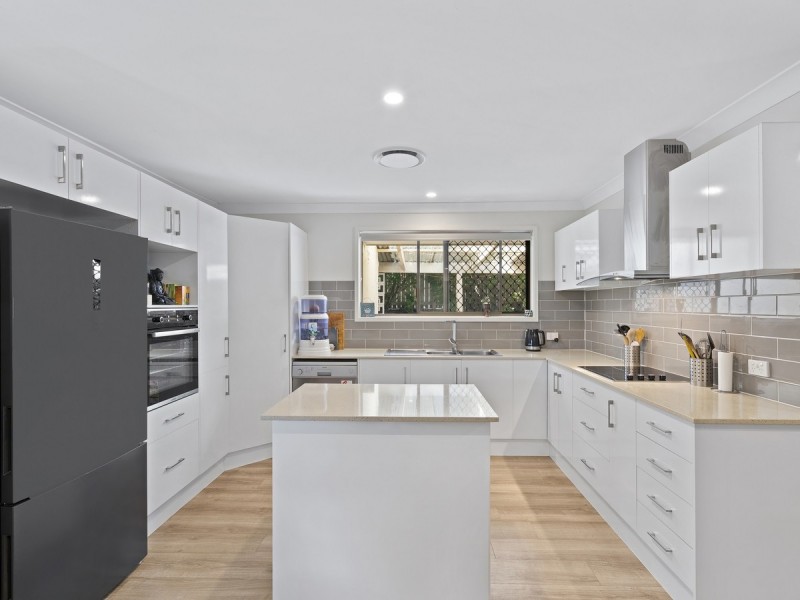 22 Aberdeen Court, Highland Park QLD 4211