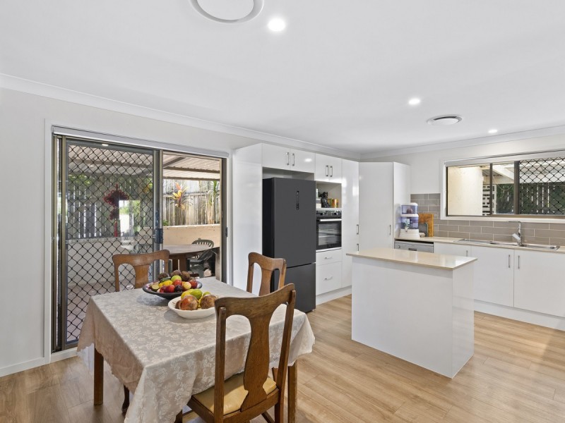 22 Aberdeen Court, Highland Park QLD 4211