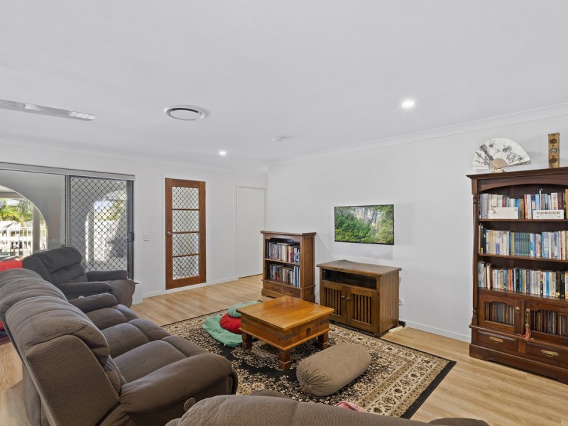 22 Aberdeen Court, Highland Park QLD 4211