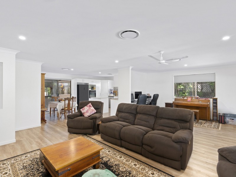 22 Aberdeen Court, Highland Park QLD 4211