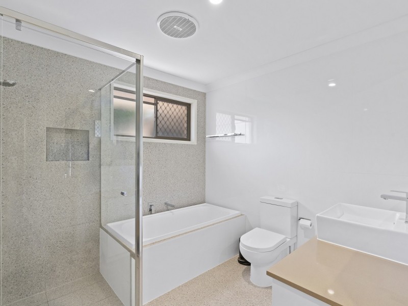 22 Aberdeen Court, Highland Park QLD 4211