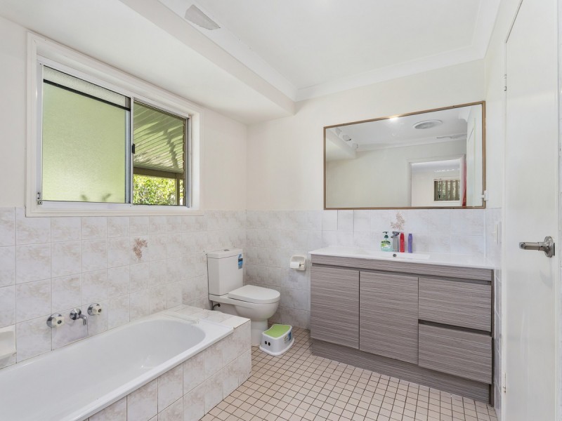 4 Kahlua Court, Highland Park QLD 4211