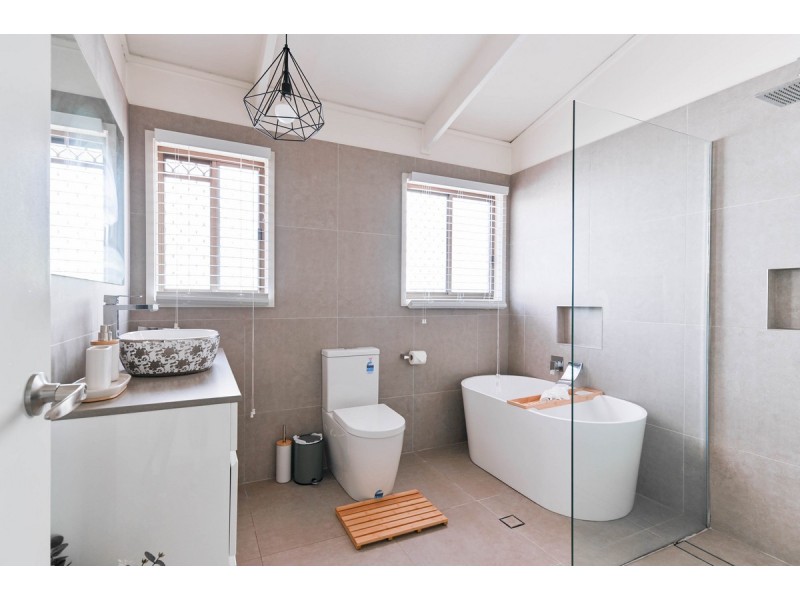 98 Plateau Crescent, Carrara QLD 4211