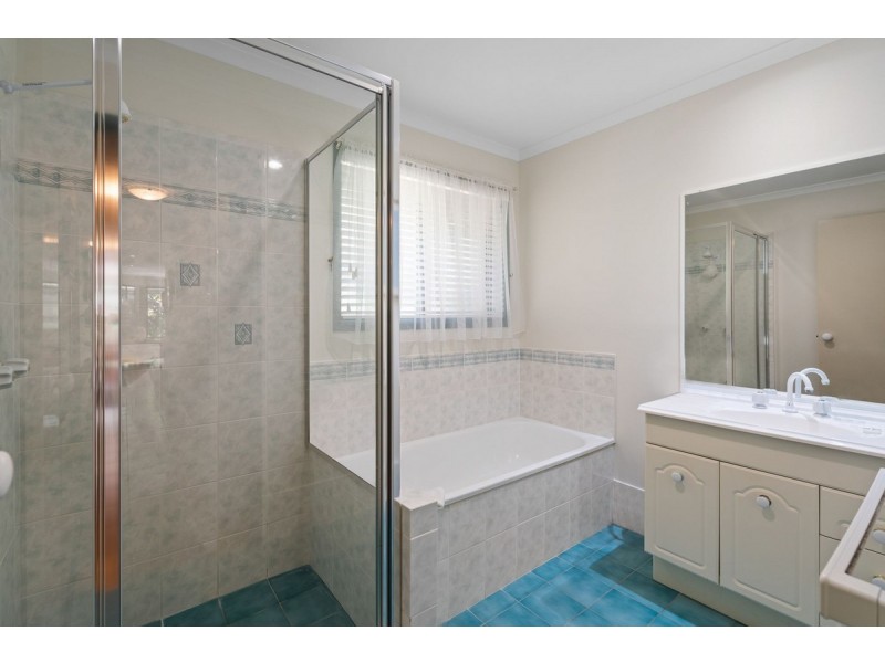 1 Lords Avenue, Mount Nathan QLD 4211