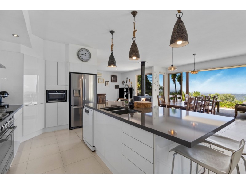 8 Wildflower Court, Clagiraba QLD 4211