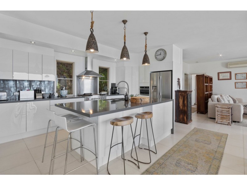 8 Wildflower Court, Clagiraba QLD 4211