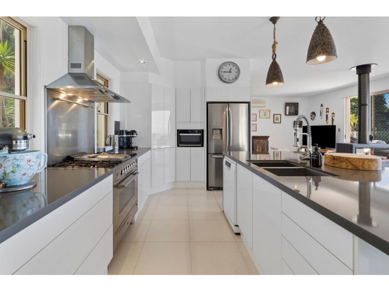 8 Wildflower Court, Clagiraba QLD 4211