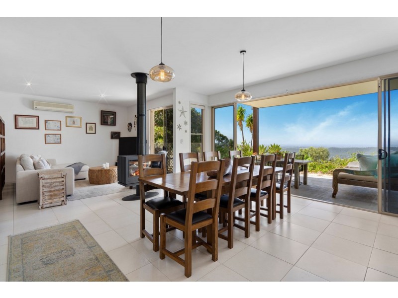 8 Wildflower Court, Clagiraba QLD 4211