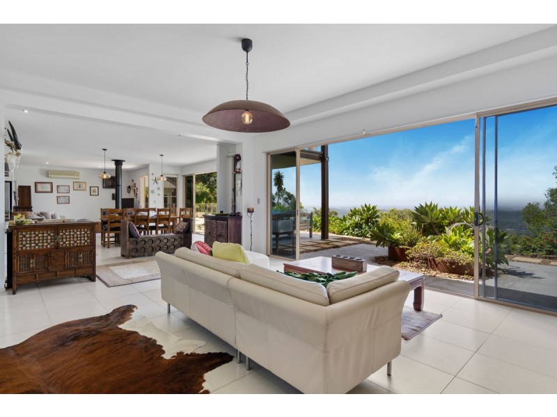 8 Wildflower Court, Clagiraba QLD 4211