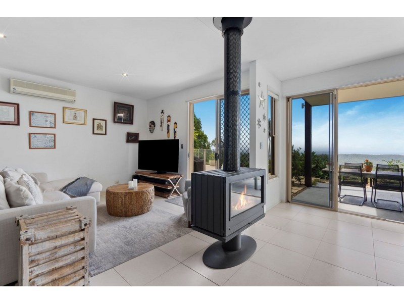 8 Wildflower Court, Clagiraba QLD 4211