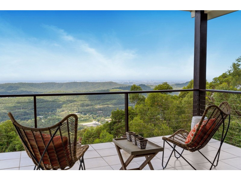 8 Wildflower Court, Clagiraba QLD 4211