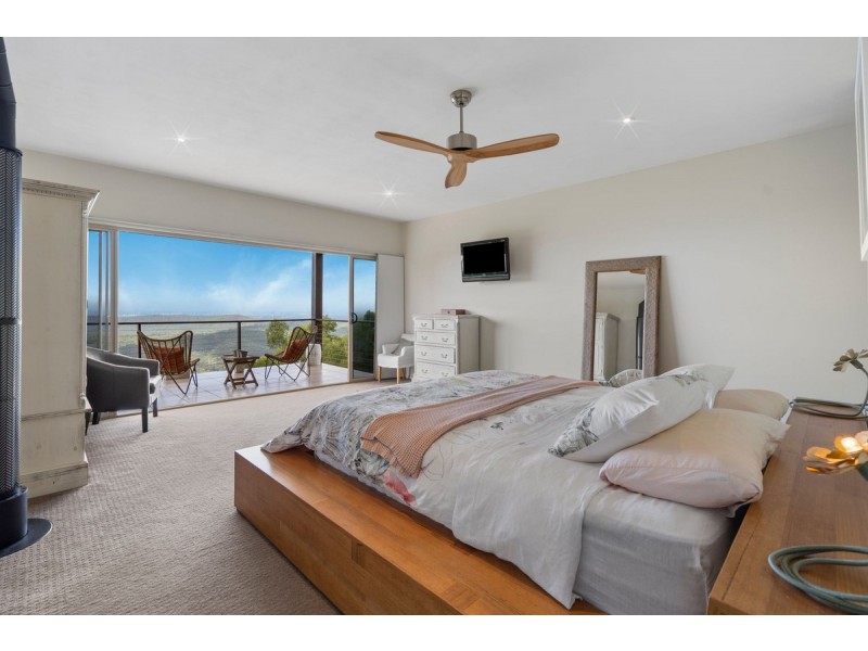 8 Wildflower Court, Clagiraba QLD 4211