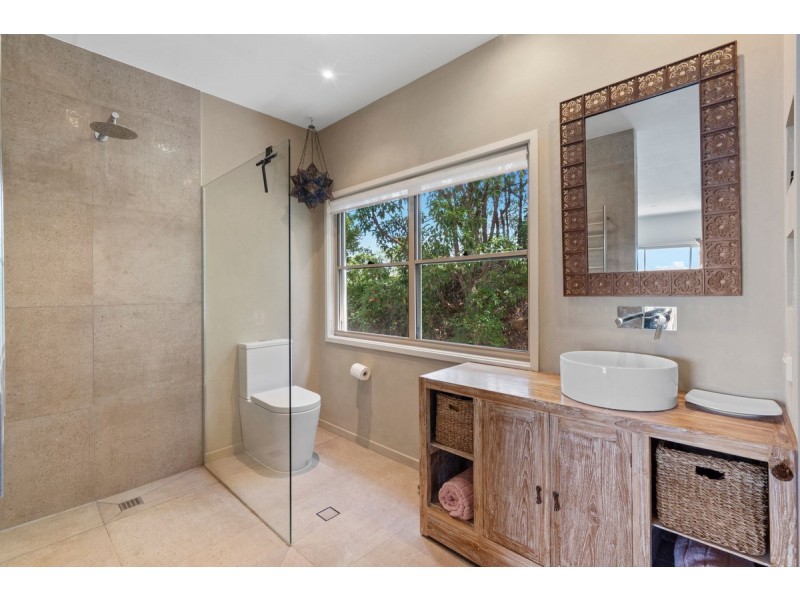 8 Wildflower Court, Clagiraba QLD 4211
