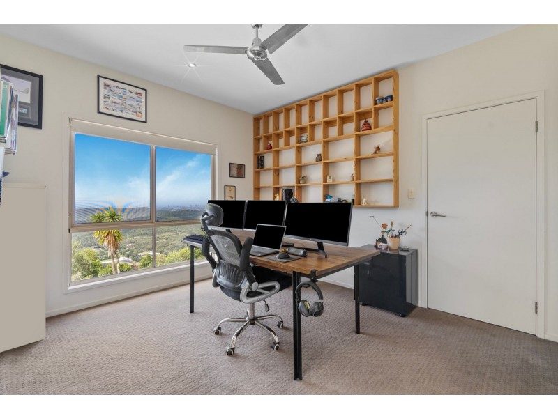 8 Wildflower Court, Clagiraba QLD 4211
