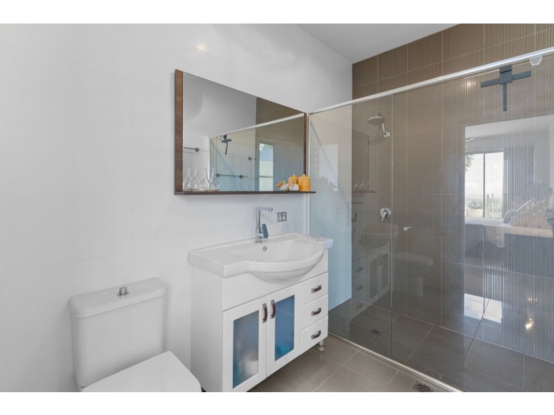 8 Wildflower Court, Clagiraba QLD 4211