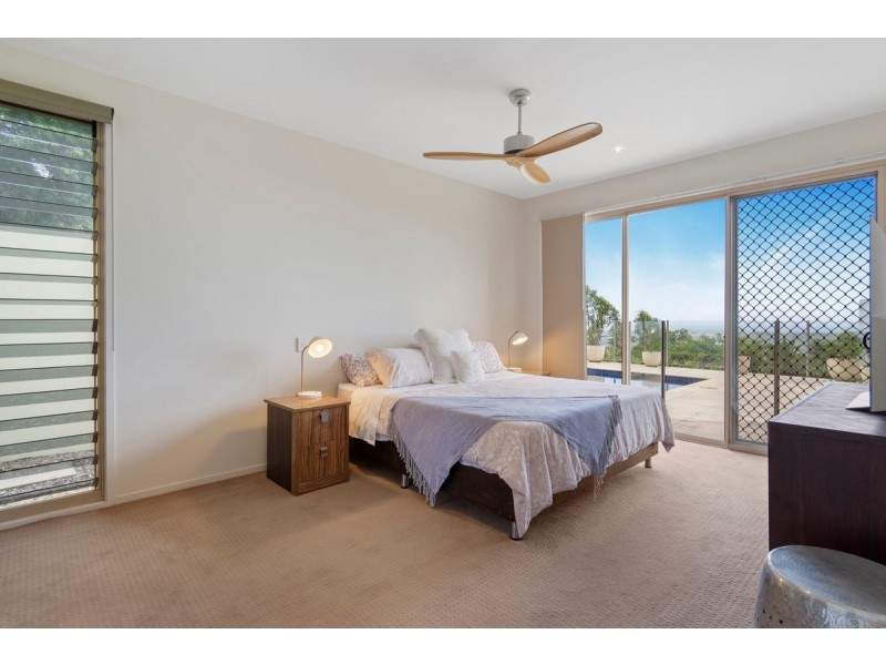 8 Wildflower Court, Clagiraba QLD 4211