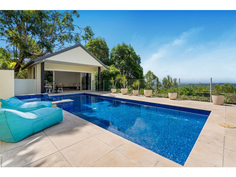 8 Wildflower Court, Clagiraba QLD 4211