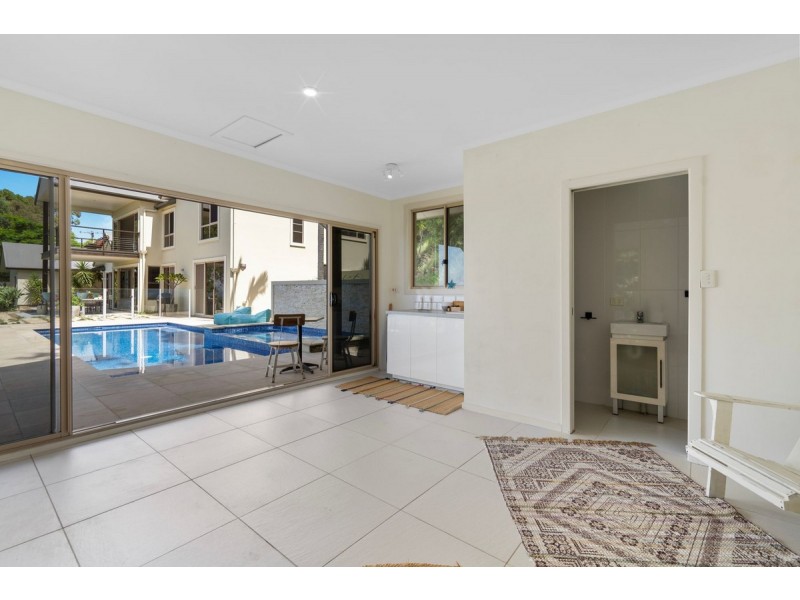 8 Wildflower Court, Clagiraba QLD 4211