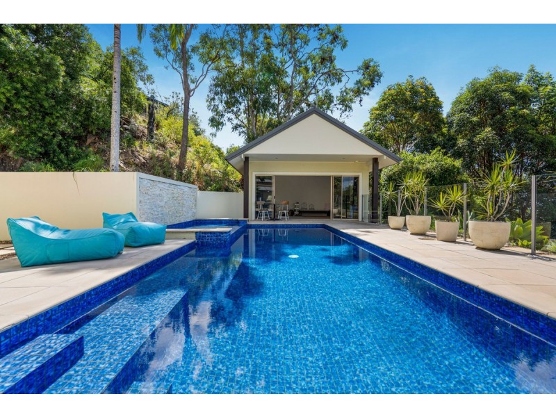 8 Wildflower Court, Clagiraba QLD 4211